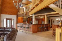 Huge Lakefront A-frame on Owasco, 4 king bedrooms, 5 bathrooms, Sleeps 10-12