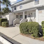 Cozy Island Escape! St. Simons Townhome- Feed the turtles from your Balcony
