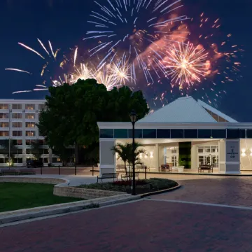 Holiday Inn Resort KISSIMMEE BY THE PARKS by IHG Отели рядом с достопримечательностью «Селебрейшн»