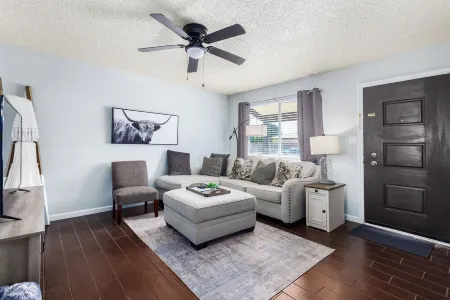 Resort Style 3BR 2BA Pool, Hot Tub, Near Waste Mgmt Open and Spring Training Отели рядом с достопримечательностью «Университет Адвансинг Текнолоджи»