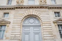 Elegant Apartment in the Heart of Amiens, Historic Building with Public Parking Lot