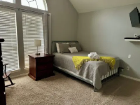 Pool Hot Tub Game Room Arcade Fast Wi-Fi Fire Pit Dog Friendly! Hotels in Mansfield