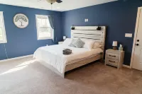 NEW! Farmhouse- Backyard of Shenandoah Nat'l Park