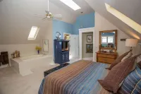 Walking Distance to Everything! Hiking, Skiing, Biking, Great Food & Shopping!