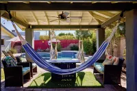 Charming 3 bd/2ba home - KING bed w/ non heated POOL near Old Town Scottsdale!