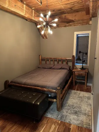 Okemo Condo on Bus Route in Center of Town Отели рядом с достопримечательностью «Окмо Маунтин Резорт»