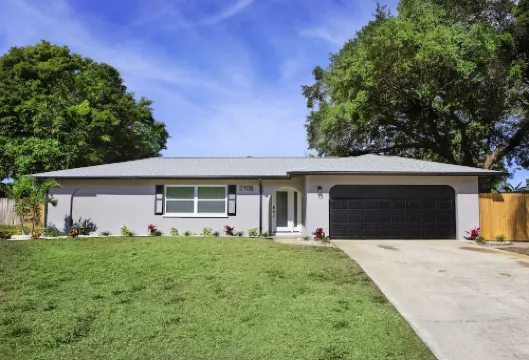 Island Song- Heated saltwater pool, putt putt, games, Anna Maria Island and IMG