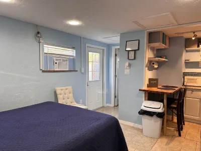 Cozy and Private Studio Retreat near Downtown & Beaches