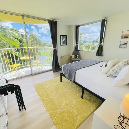 Loko Kai Nani - Stunning Lagoon Views, Pool, A/C