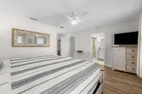 Stunning Beachside Townhouse with Pool, 2 Car Garage and Lagoon Access