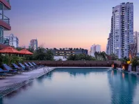 Adelphi Grande Sukhumvit Отели рядом с достопримечательностью «Торговый центр SeenSpace»