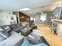 Heated Pool + Fun Outdoor Oasis! Cozy Family Friendly house in Gilbert near Mesa