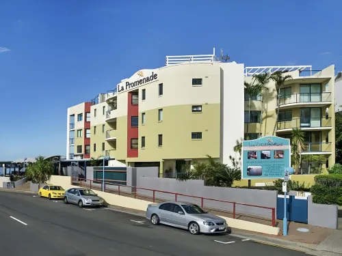 La Promenade فنادق في كالوندرا
