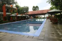 Villa Bukit Pinus - Pools