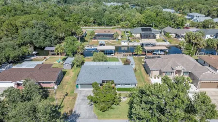 Book Now! Canal Front Rental with Boat Dock Available Отели рядом с достопримечательностью «Парк штата 7 Майл Луп Трейлхед Кристал Ривер Презерв»