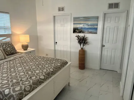 3-bedroom house in superb Port Charlotte with AC, WiFi