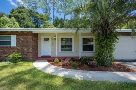 Cozy 4BR King Suite Home by WEC & Downtown!