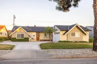 @ Marbella Lane - Charming 4BR Bungalo for Relaxing Retreat Hotels near Arik Jewelry Inc.