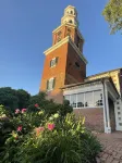 Beautiful 2 Bedroom with Loft in Heart of Old Town—sleeps 6