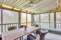 6 Mi to Ellen Trout Zoo: Family Home w/ Yard! Hotels in Lufkin