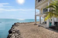 Pet Friendly 2Br/2BA Steps from the Water’s Edge with Unparalleled Sunrises