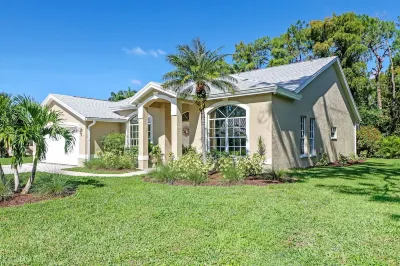 CASA DELMARE....Naples pool-villa retreat Hotel dekat Naples / Marco Island KOA Holiday