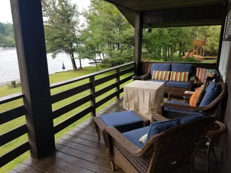 Chalet Ripple-Lake Harmony- Lakefront- 5 Bedroom 3.5 bath- near Restaurants/Bars