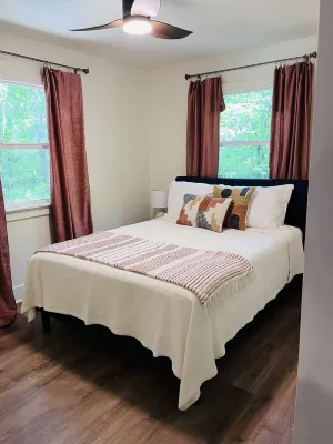 Cozy mountain cabin in Hiawassee!