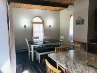 4 BR - 1 BA - Sleeps 9 Hotels in Tamworth