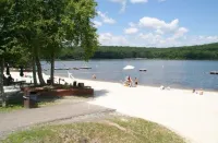 Bella Vista Chalet Poconos -Four Season Resort/Lake/Pool/Ski/Horseback-riding