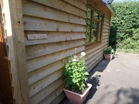 Modern Cabin in Heart of Shropshire Countryside Отели рядом с достопримечательностью «Парк Бринтон»