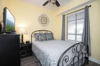 Luxury Riverfront spacious condo in perfect location near Tanger Outlets