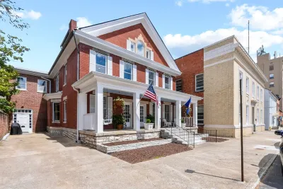 Fun Spacious 5 Bdrm Estate w/Theater, Billiard Parlor, Speakeasy Bar & Poker Rm Hotels near Buffalo Trace Distillery