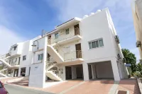Bay View Gardens Apt 3 Отели в г. Гермасойя