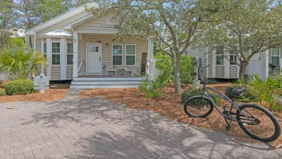 KK's Beach House - Newly Remodeled, Close to Seaside, Easy Walk to Beach