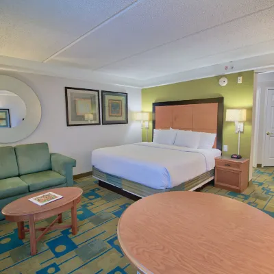 La Quinta Inn & Suites by Wyndham Orlando I Drive/Conv Ctr Hotels near Arcade City