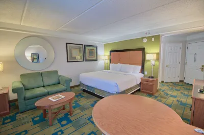La Quinta Inn & Suites by Wyndham Orlando I Drive/Conv Ctr Hotels near The Orlando Eye