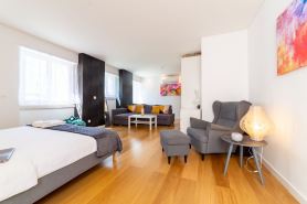 Industrial Lisbon Apartment - Adults Only