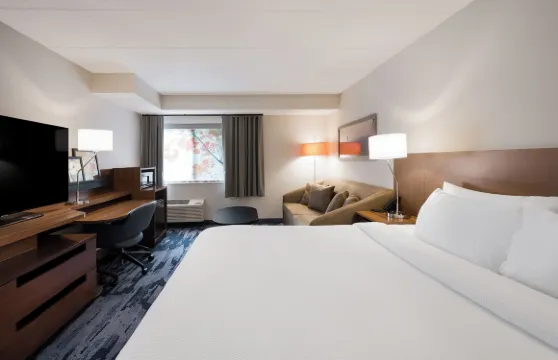 埃姆斯伯裏萬楓酒店