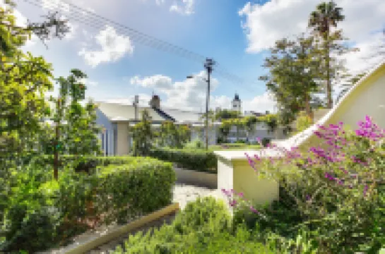 Cheviot Place Garden Apartment with Private Entrance