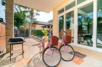 Rawai Private Villas - Pools and Garden