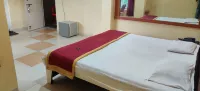 Holiday Cottage Inn Hotels in Gorhe Khurd