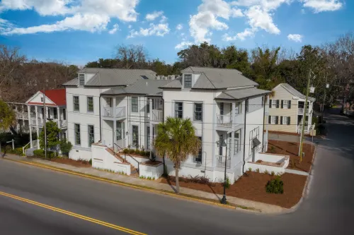 The Emerald Boutique Stays Hotels in Beaufort