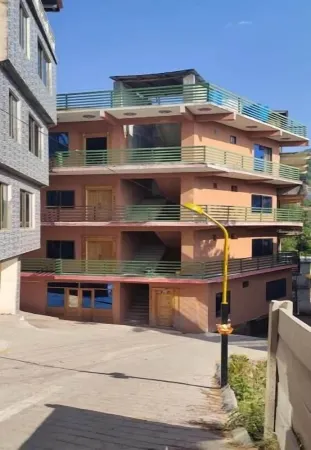 Zujaja Guest House Отели в г. Gharial Camp