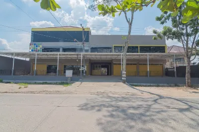 RedDoorz Plus Near Taman Budaya Samarinda Hôtels à : Temindung Permai