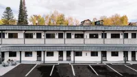 Western Lodge - Motels