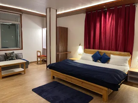 Plaza Hotel Отели в г. Питхорагарх