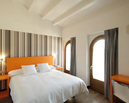 Hotel Cienbalcones Hoteles en Daroca