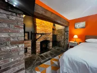 Old Manor House Hotels in Rooks Bridge
