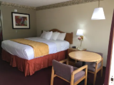 Spinning Wheel Inn Hotels in Branson
